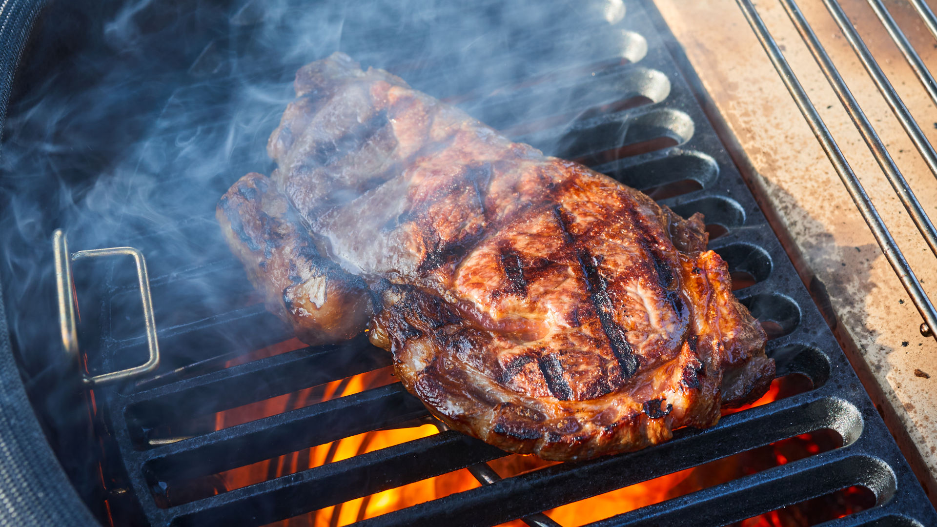 Wie oft sollte man ein Steak wenden? Dein Weg zum perfekten Steak!
