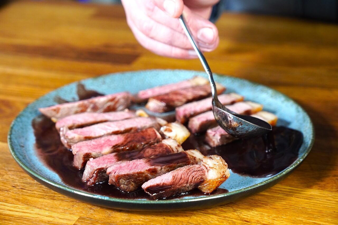 Braune Bratensauce in wenigen Minuten – kinderleicht und super lecker! 