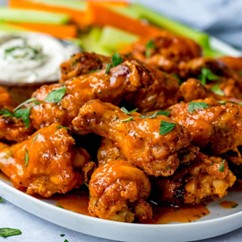 Buffalo Wings mit Bluecheese Dip