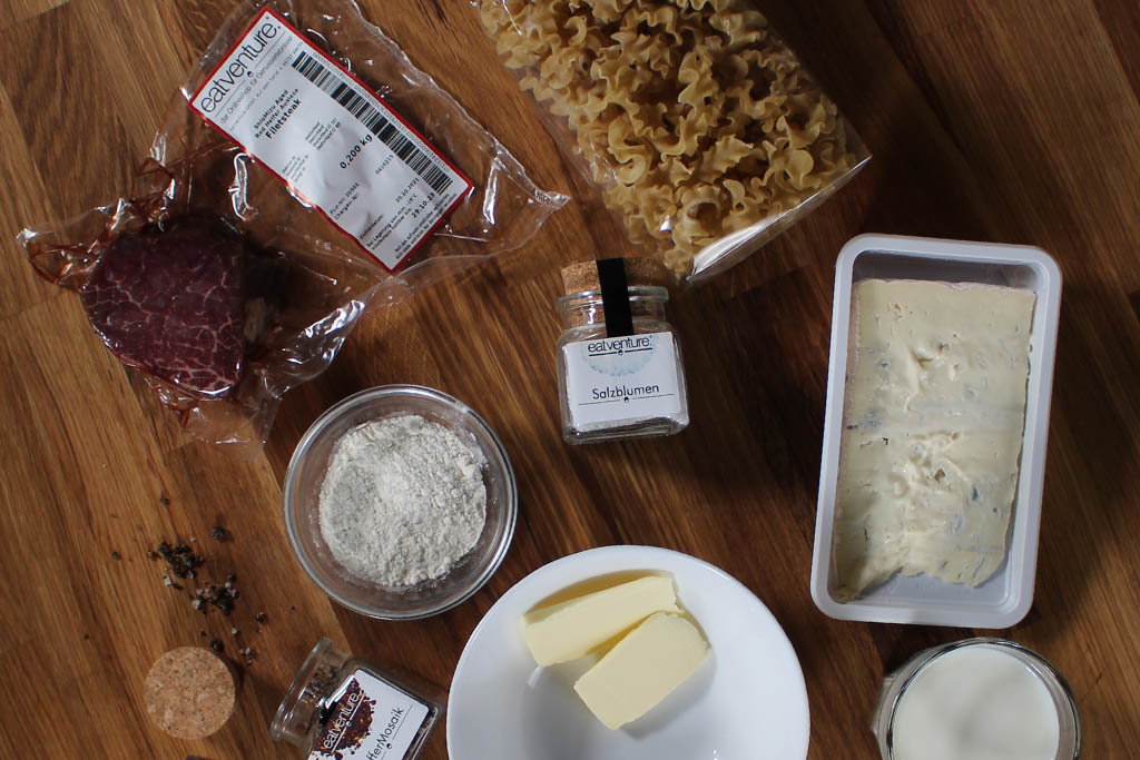 Filet mit Gorgonzolasauce und Pasta