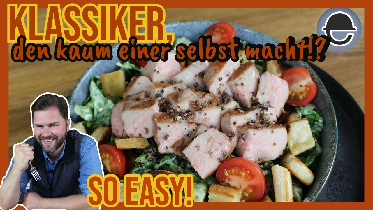 Rosa gebratene Tranchen vom Rumpsteak auf Caesars Salad