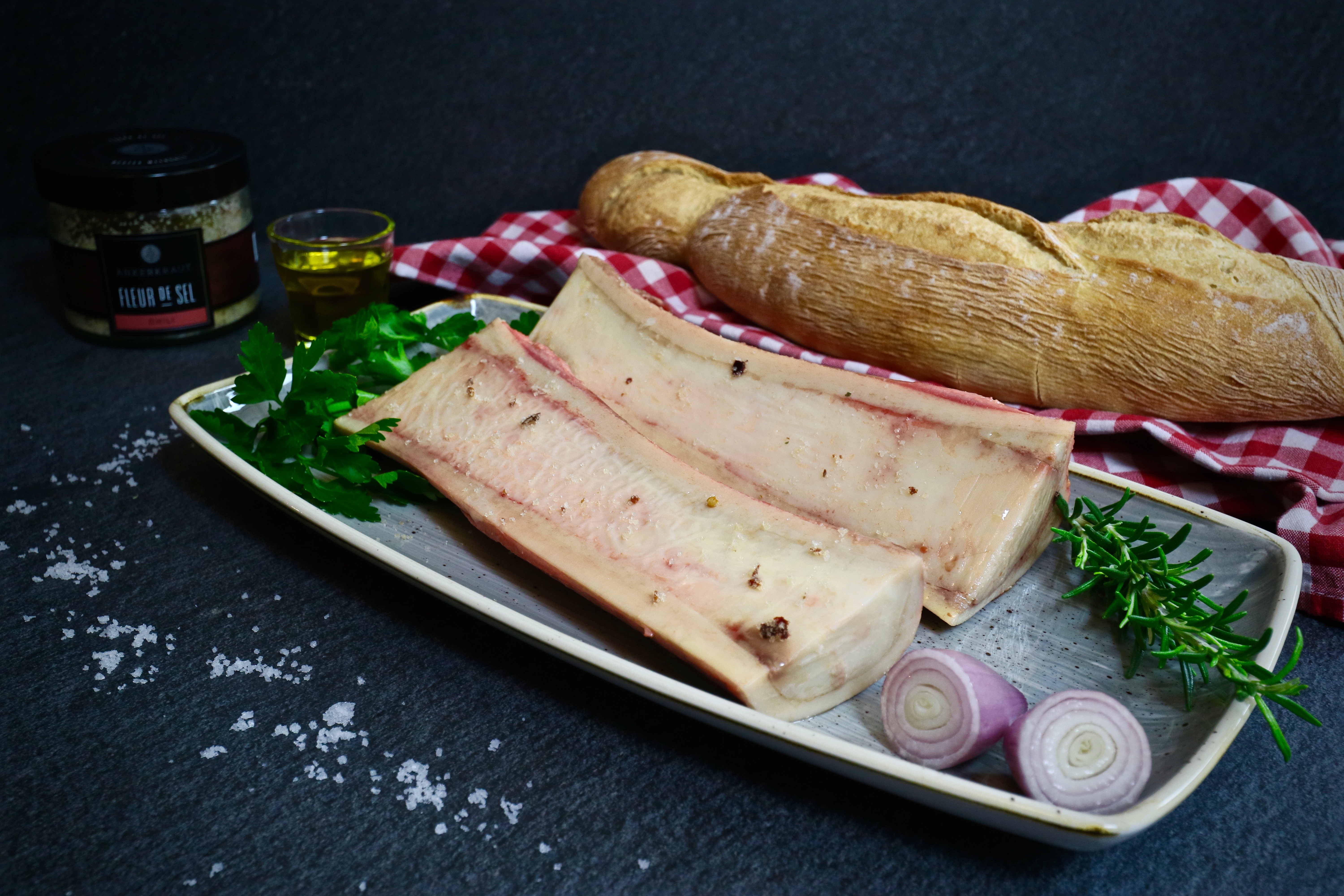 Gegrillter Markknochen mit Petersilien-Salat | Rezepte | Infos | eatventure